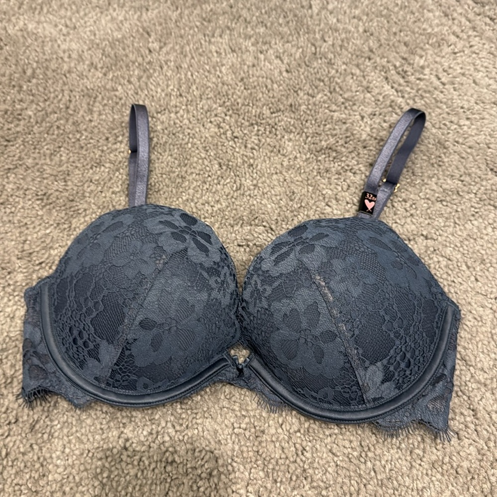 NWT 32D Dream Angels pushup in grey blue colored lace. Perfect condition.